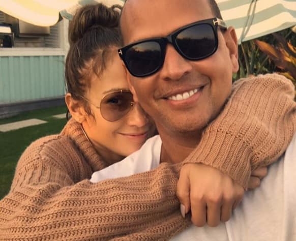 Y por supuesto que tiene más de una con su "macho bello": Alex Rodríguez, con quien
<b>cumplió 3 años de relación</b> un día despu´es del Super Bowl 2020.