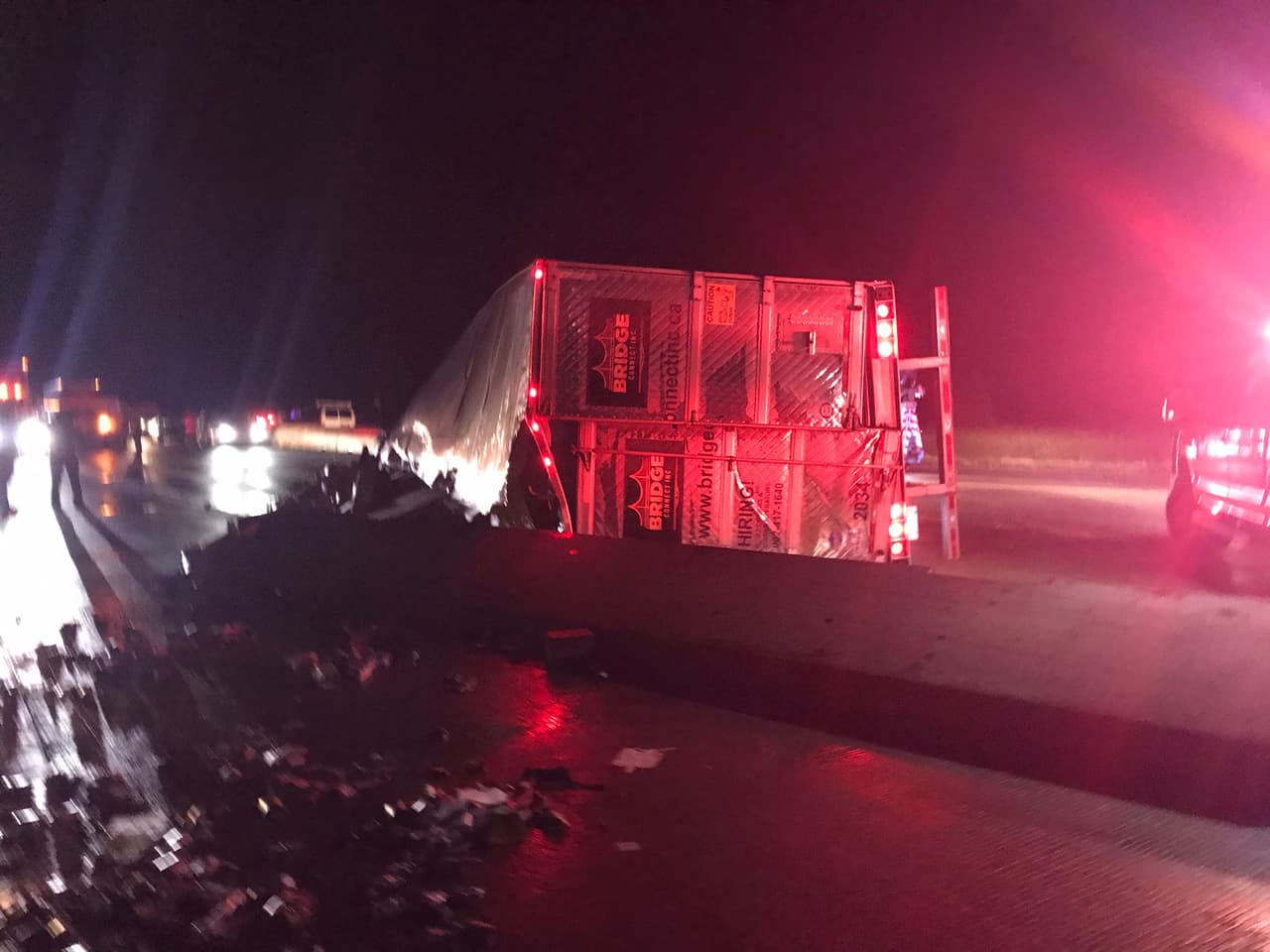 Un posible tornado al norte de Texas provoca choque de tres camiones y se reportan tres heridos
