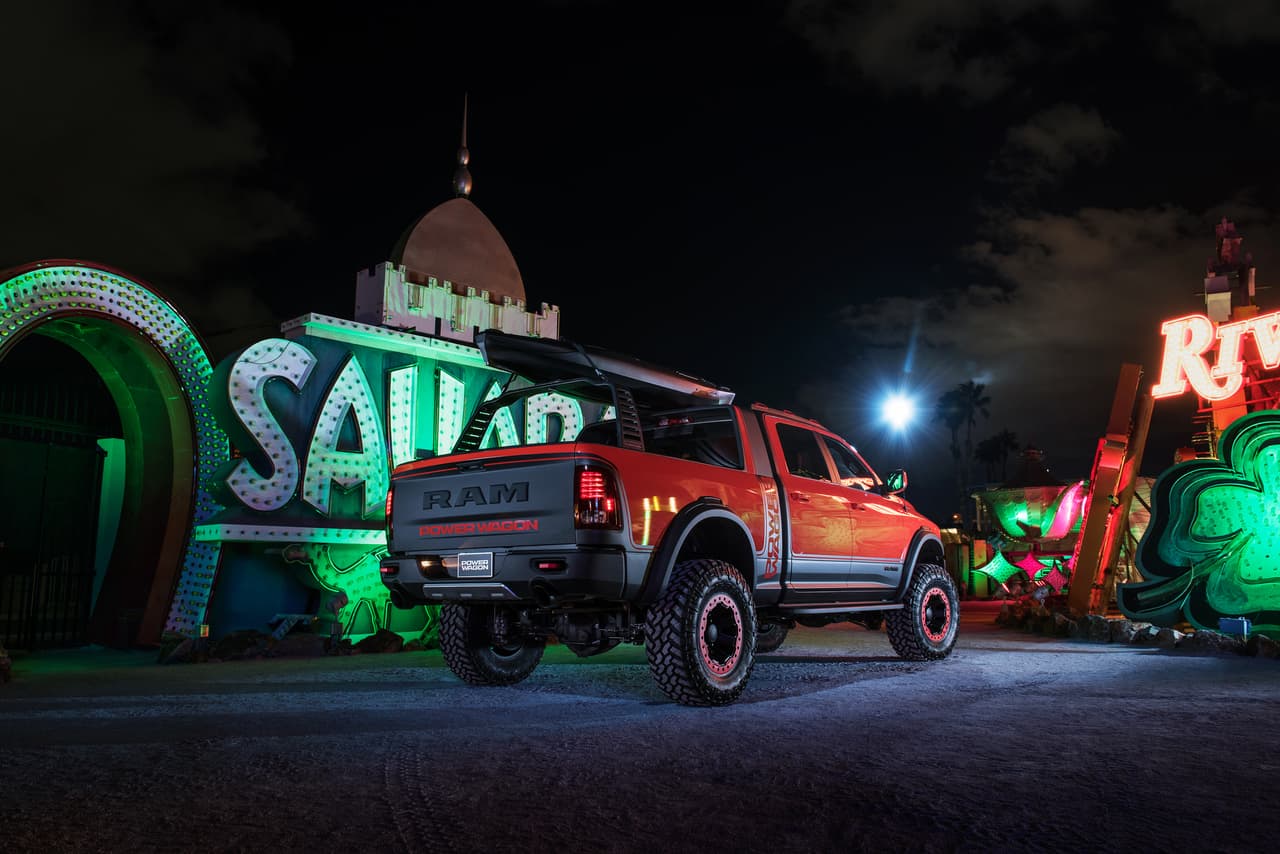 Aunque el nombre Ram Macho Power Wagon no es muy politicamente correcto, solo hace falta una mirada para darnos cuenta lo perfectamente bien que le viene ese nombre.