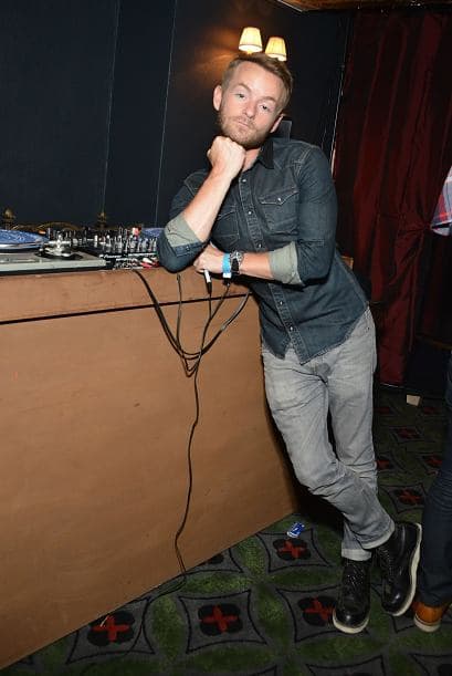 En realidad, ahora se dedica a su otro trabajo: ser DJ.