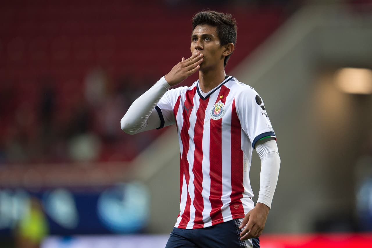 Chivas debe a JJ Macías una medalla de campeón