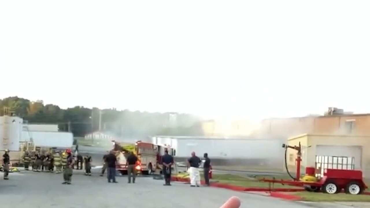 Incendio en una planta química provoca el cierre de la I-20 en Georgia