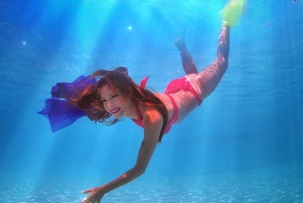 La mexicana Mariana Torres es conocida como la ''chica besucona'' de Nuestra Belleza Latina. Ella logró conquistar el corazón del hermano de Alejandra Espinoza. Trata de llevarse bien con todas y no causar problemas en la Mansión.