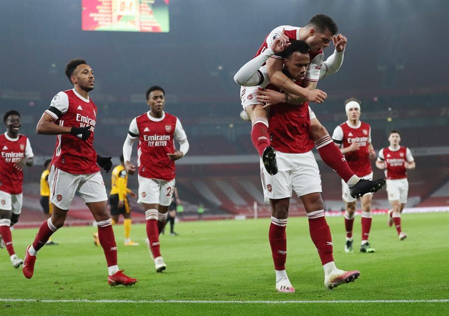 Wolverhampton se lleva la victoria 2-1 ante el Arsenal. El mexicano Raúl Jiménez salió lesionado y conmocionado tras un choque de cabezas. Los goles de los Wolves corrieron a cargo de Pedro Neto y Daniel Podence, mientras que el único tanto de los 'Gunners' fue por parte de Gabriel Dos Santos Magalhaes, en la Premier League.