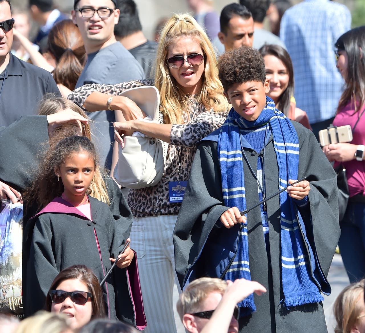 Heidi con sus hijos en Universal Studios Hollywood.