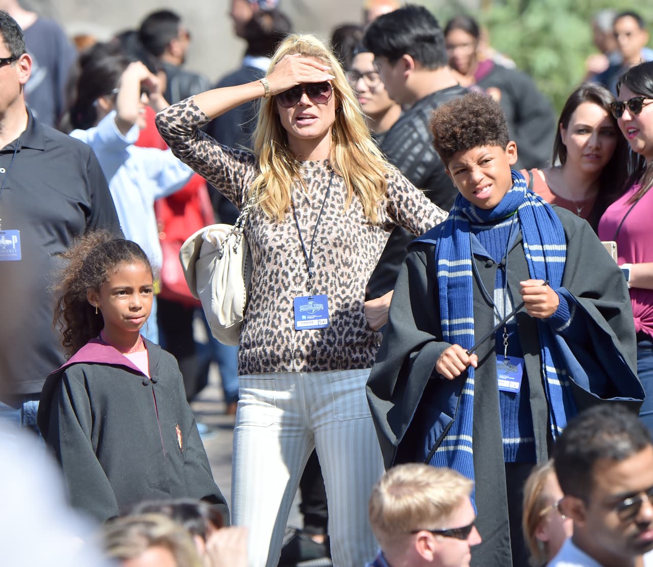 Heidi con sus hijos, disfrazados de maguitos de Hogwarts.