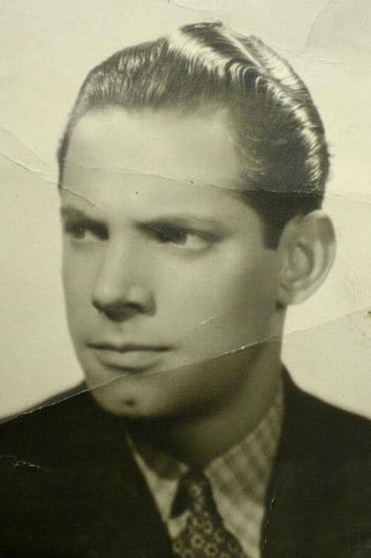 El parecido del actor con su padre es muy grande, y fue el iniciador del conocido 'gen Derbez', como llaman los medios de comunicación a las similitudes físicas de todos los hijos de 'Ludovico P-Luche'.