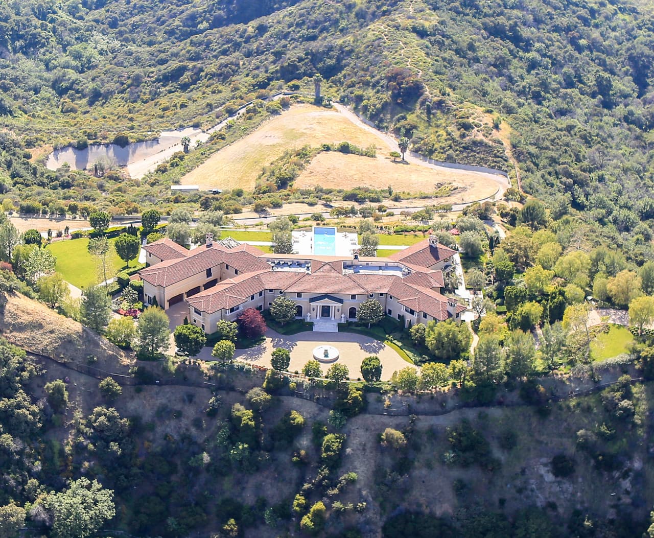 "No hace falta decir que la ubicación es impresionante. Es una de las áreas más bellas y deseables de Los Ángeles", explicó.