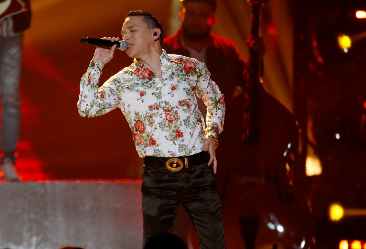 En el caso de Javier Rosas, el cantante expresó que se trata de un “proceso administrativo” por parte de las autoridades estadounidenses.