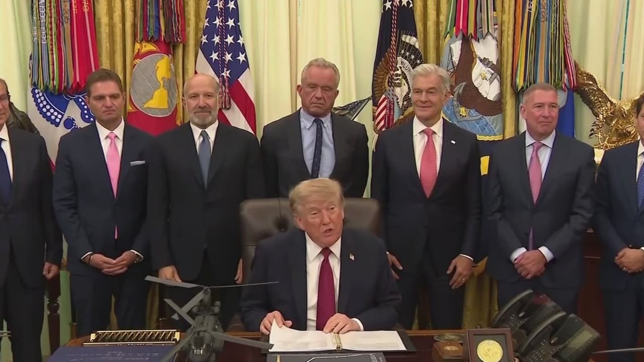 Administración Trump anuncia acuerdo con farmacéuticas para bajar el precio de medicamentos