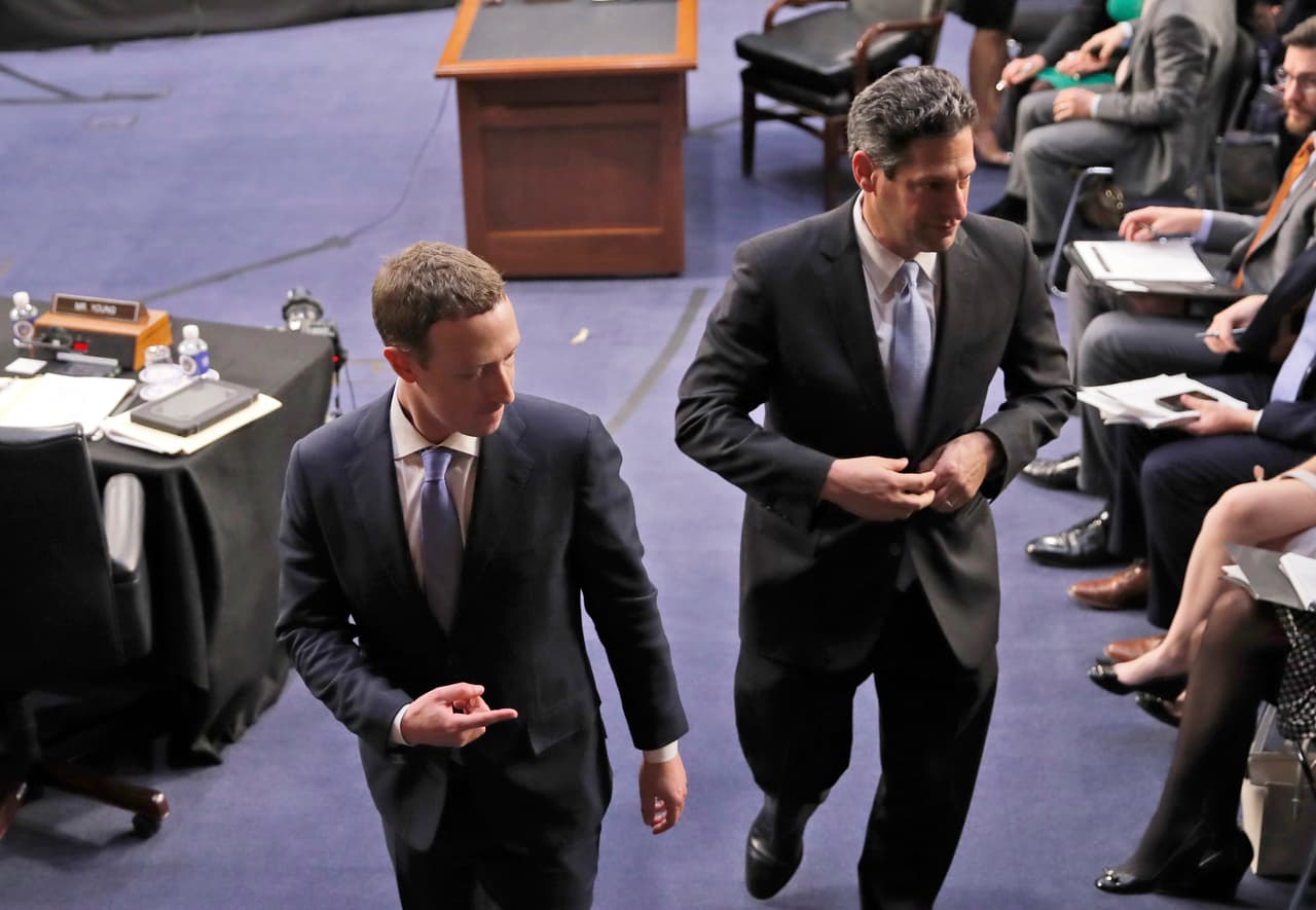 Aseguró que las 
<b>compañías de internet chinas son una amenaza estratégica </b>y competitiva para EEUU.