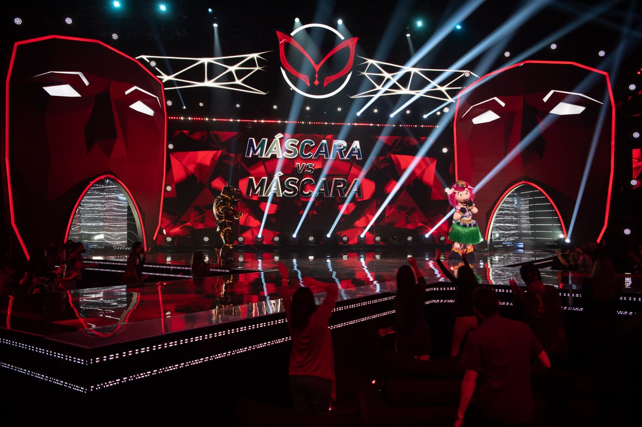 Xolo y Unicornio tuvieron que volver a cantar en un duelo máscara vs máscara y bajo el ritmo de regional mexicano con el tema 'Inolvidable' de Jenni Rivera. Después de este número, el público en el estudio tuvo que votar por un personaje para que continuara en la competencia.