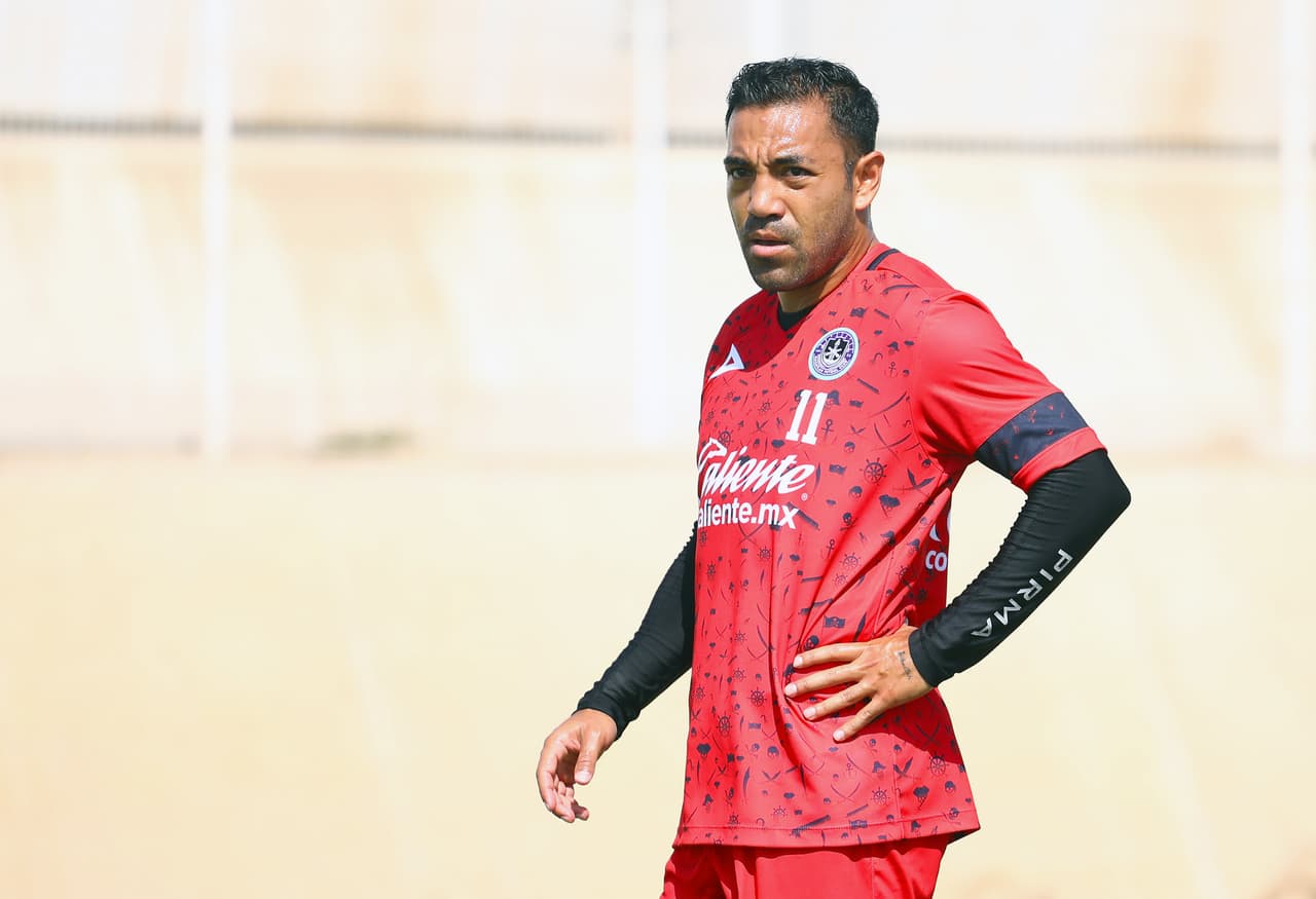 El mediocampista mexicano Marco Fabián seguirá jugando con Mazatlán FC en el Apertura 2022 luego de que renovara su contrato.