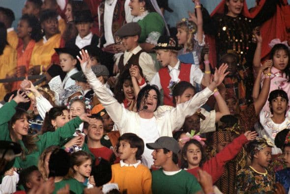 Pero el tema que se robó millones de corazones en el Super Bowl XXVII fue "Heal The World".