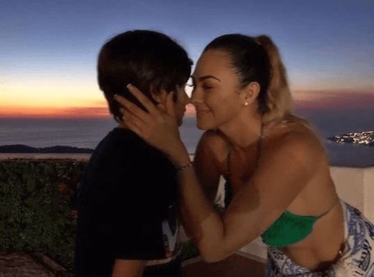 La hija mayor de Luis Miguel no solo tiene buena relación con los adolescentes, también con la madre de ellos, Aracely Arámbula.
<br>