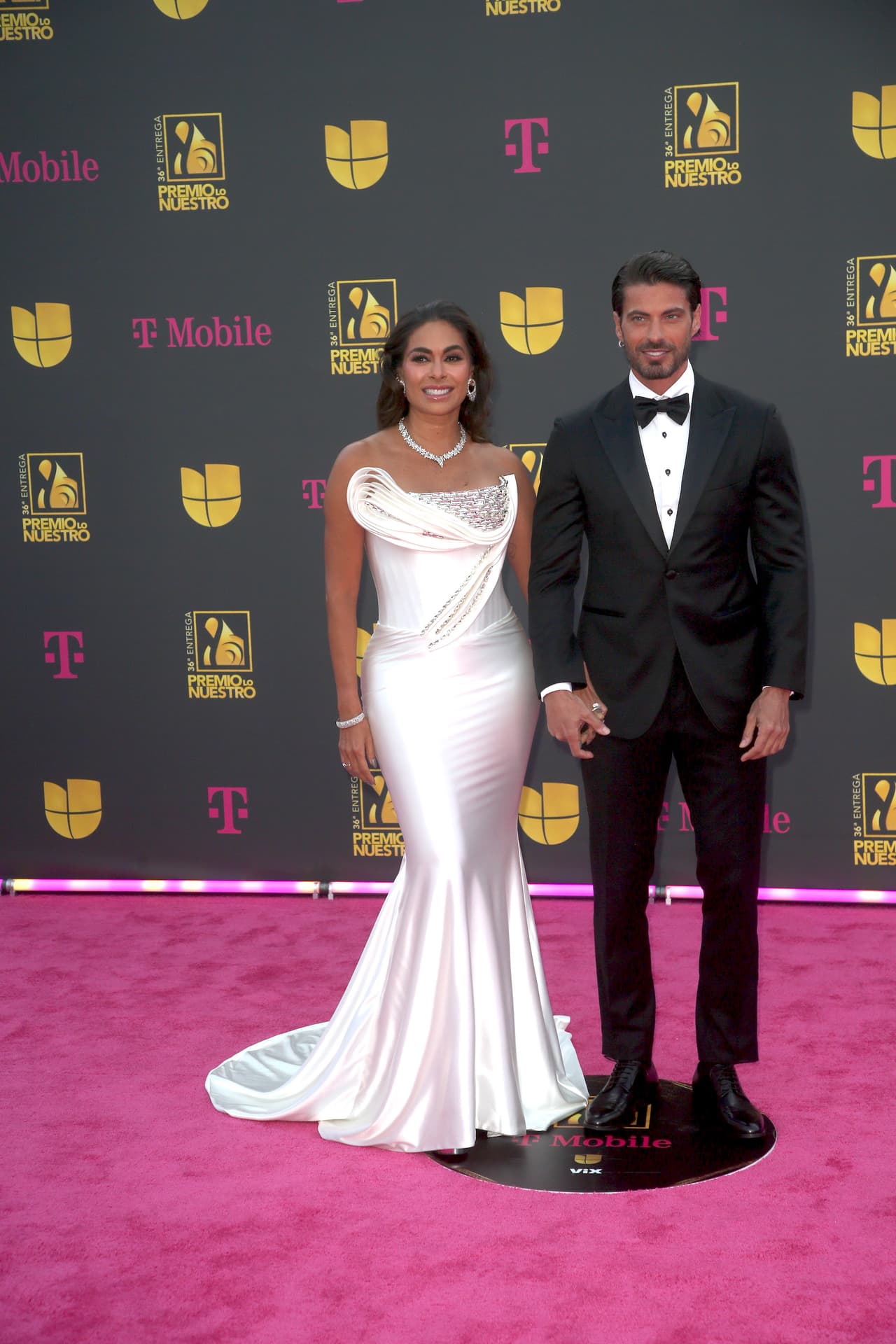 <b>Galilea Montijo</b> llegó de la mano de su novio, el modelo español Isaac Moreno.