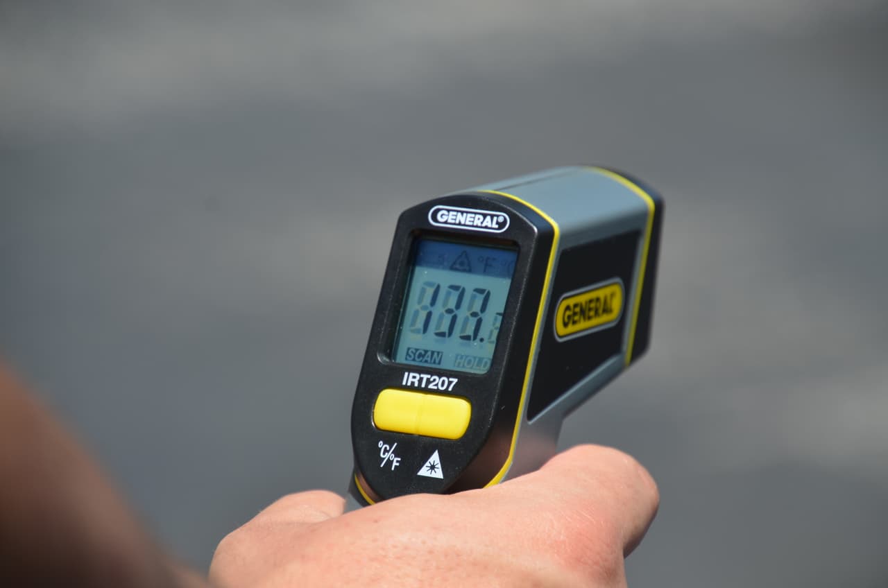 La ciudad de Phoenix reitera que las altas temperaturas durante las noches podrían tener consecuencias negativas. “Las temperaturas nocturnas más altas provocan 
<b>un mayor consumo de energía, más emisiones de gases de efecto invernadero, contaminación del aire y otros efectos nocivos</b>”, relata la ciudad en un comunicado. 
<br>