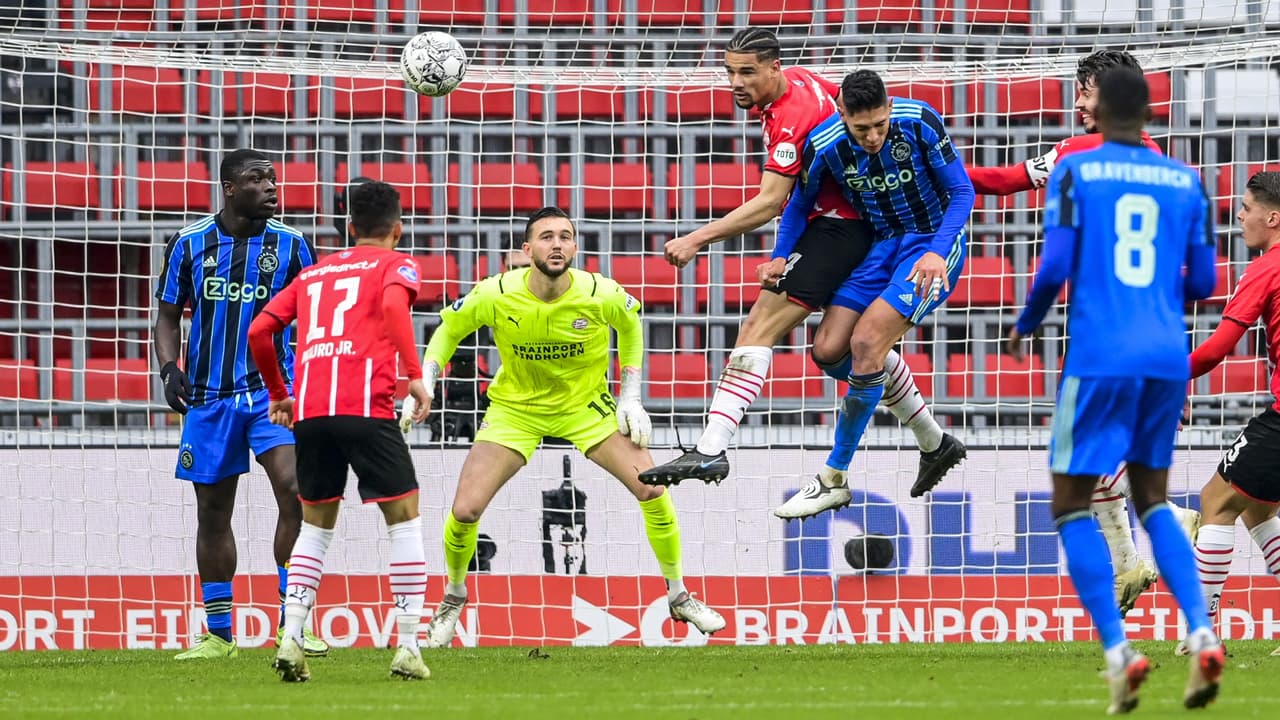 Edson Álvarez y Erick Gutiérrez fueron titulares en duelo de mexicanos en el PSV vs Ajax donde los de Amsterdam ganaron 1-2 de visitante y son líderes Eredivisie.