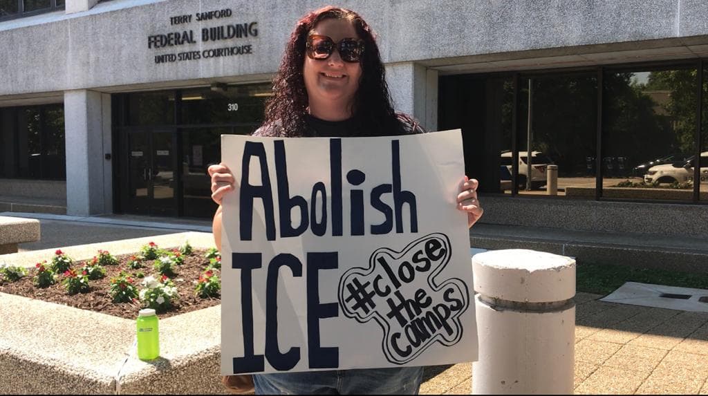 Comunidad indignada por trato a inmigrantes en la frontera