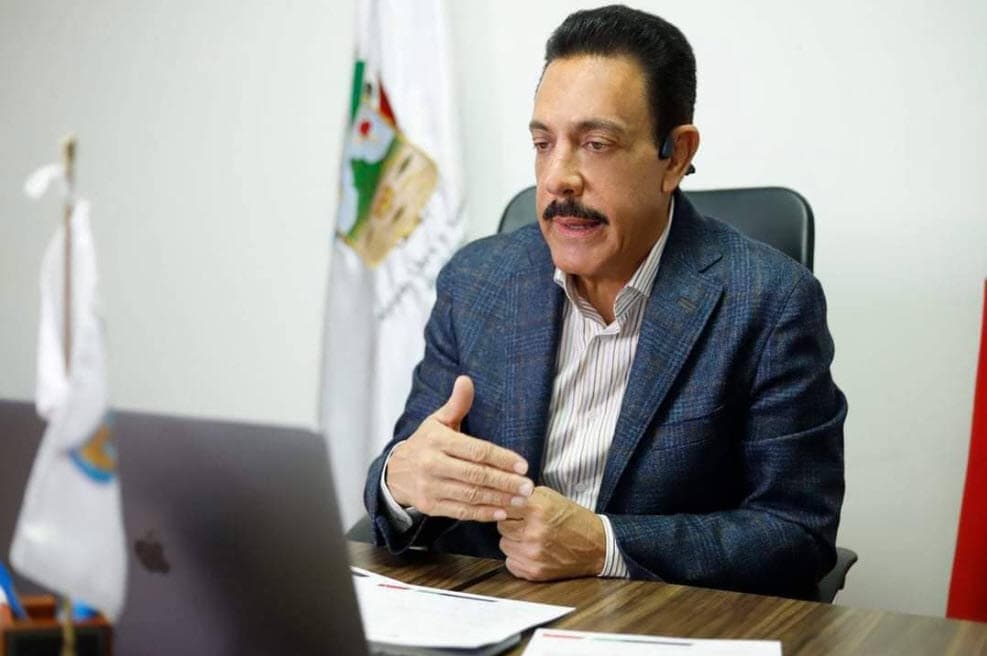 "Están apareciendo una serie de
<b>afecciones entre la población postcovid</b> que nos debe llamar la atención", recalcó.
<br>