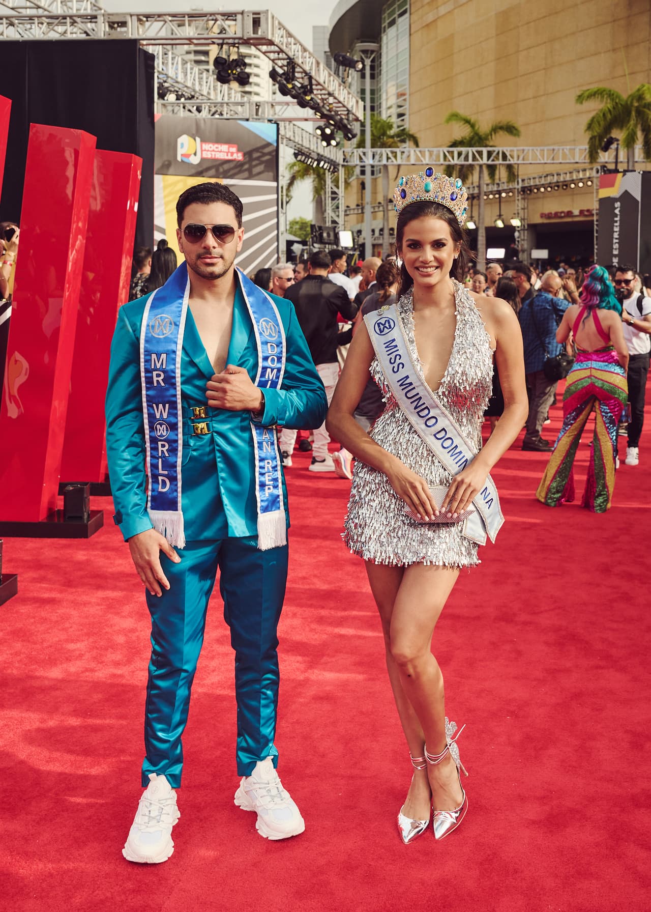 <b>Julio Peña </b>y
<b> María Victoria Bayo Martínez</b>, representantes de República Dominicana en los certámenes Mister Mundo y Miss Mundo, desfilaron con atuendos frescos.