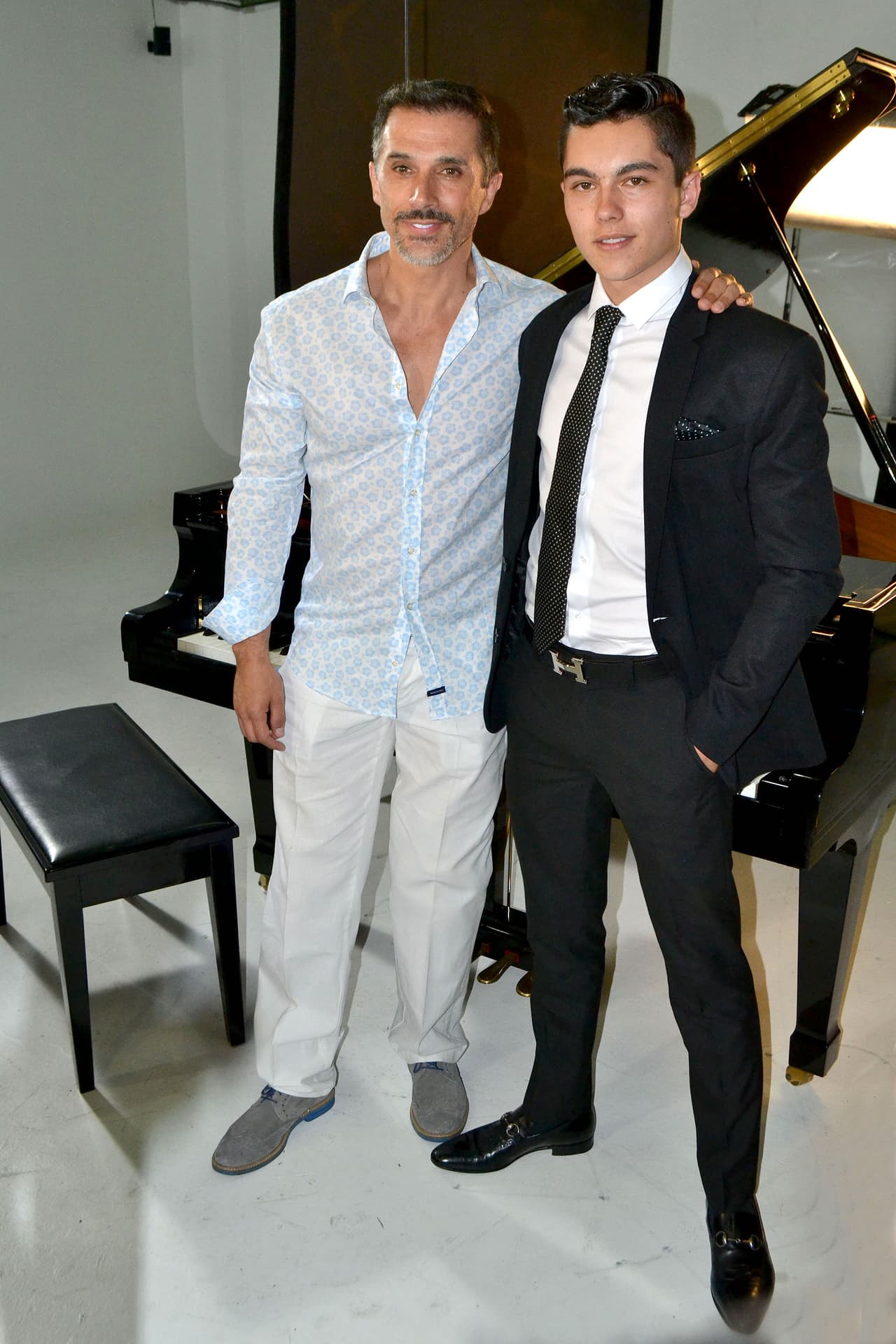 Sergio Mayer Mori, hijo del exintegrante de Garibaldi Sergio Mayer y de la actriz Bárbara Mori, apenas cumplió 19 años, pero lleva una larga trayectoria de problemas y escándalos que seguramente le han dado dolor de cabeza a sus padres.