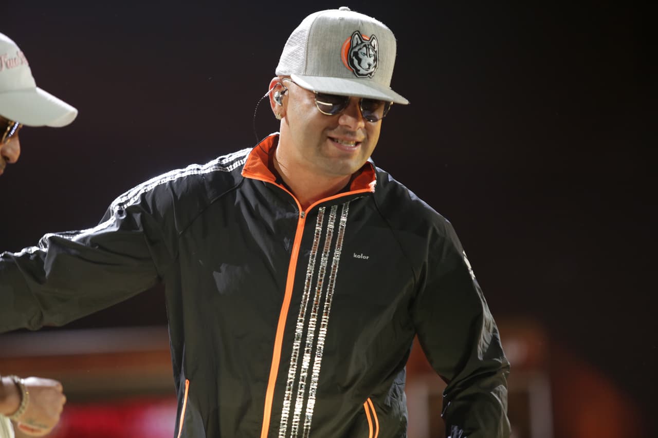 Otro de los consentidos del público es Wisin y él también será parte del grandioso número que te espera la noche del 6 de julio por Univision.