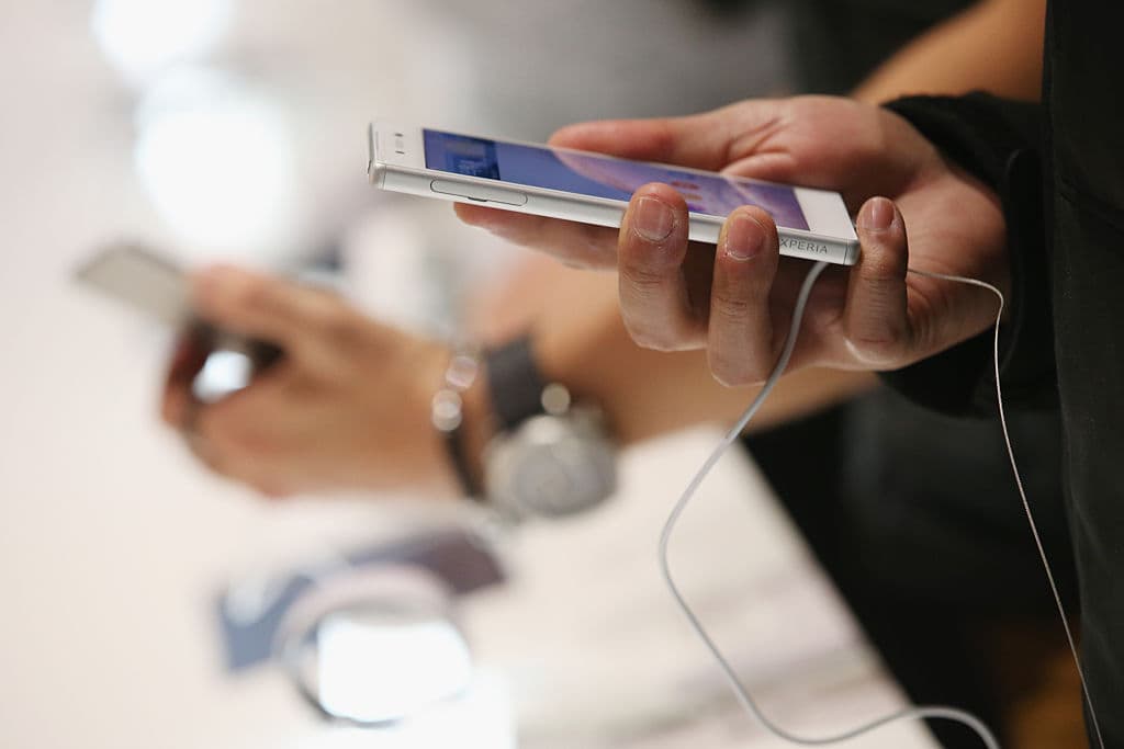 Celulares cargándose