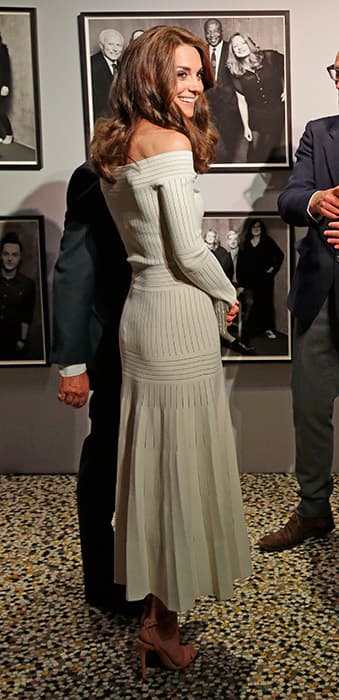 Para esa ocasión, 
<b>la duquesa utilizó este vestido blanco </b>diseñado por la brasileña Barbara Casasola.
