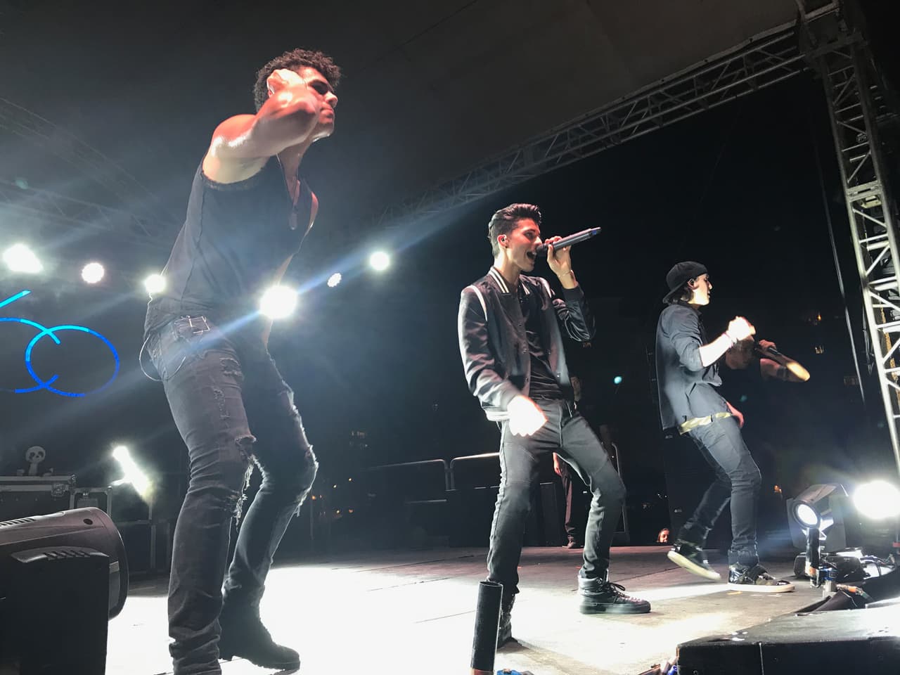 CNCO creó un pandemonio durante su presentación en el KQ Sunset.