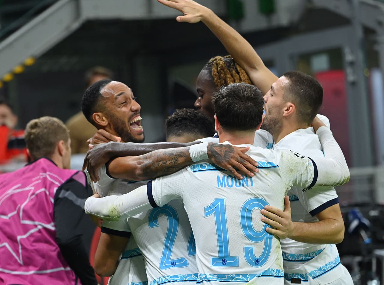 En la Champions League, Chelsea venció 0-2 al Milan, mientras que el Borussia Dortmund le empató 1-1 al Sevilla.