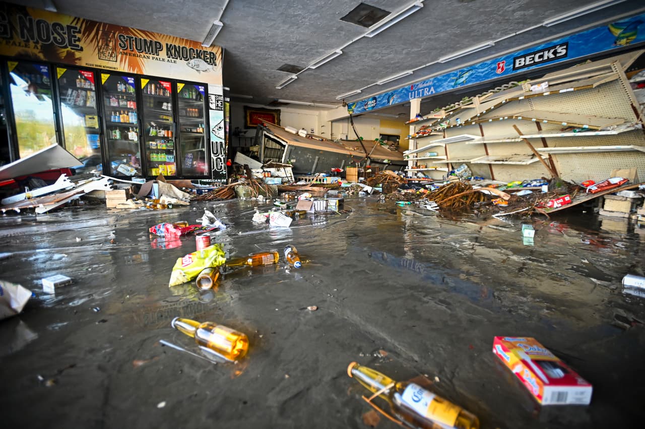 Locales y negocios también fueron afectados por las inundaciones que dejó Helene en su paso por Florida. Los 
<b>locatarios perdieron sus productos y mercancía.</b>