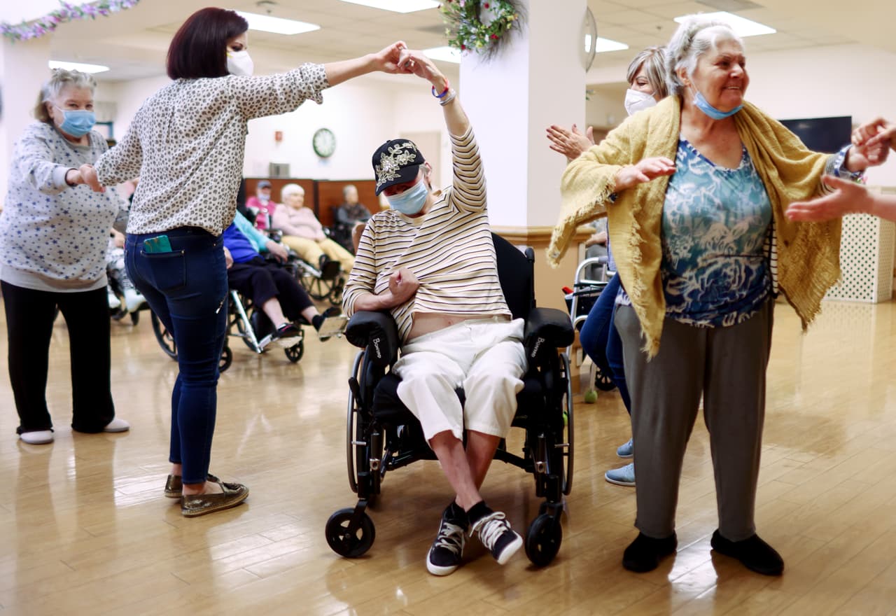 Los CDC especificaron que lo que se sabe hasta el momento es “que las vacunas contra el Covid-19 son efectivas para prevenir el Covid-19, especialmente las enfermedades graves y la muerte”.