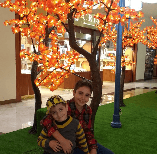 En esta fotografía nos demuestra que no es el chico 'darks' que imaginabamos.