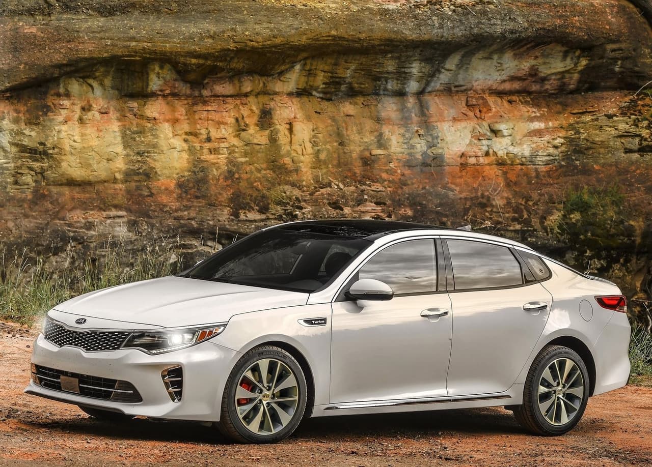 <h3 class="cms-H3-H3"><b>4. Kia Optima</b></h3>
<br>
<br>
<b>Precio promedio tras 3 años de uso: </b>$14,613
<br>
<b>Depreciación promedio tras 3 años de uso:</b> 42.7%
<br>
<b>Diferencia de precio con modelo nuevo:</b> $10,907