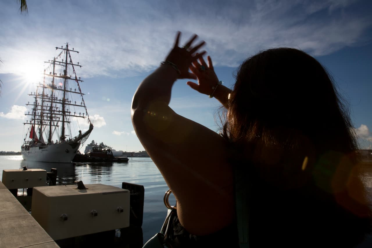 Polo Smith flew from Connecticut to Miami to see Manlio. With tears in her eyes, she began to wave her arms while the ship approached the dock at Museum Park.