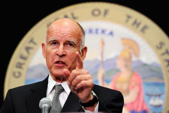 15 de septiembre del 2010: El fiscal general del estado Jerry Brown presenta una demanda acusando a ocho funcionarios de Bell de obtener compensaciones lucrativas y de planear conspiraciones para enriquecerse. EN IMAGENES: Los sucesos que llevaron a la exposición de una de las ciudades más corruptas de los Estados Unidos Fuente: Los Angeles Times