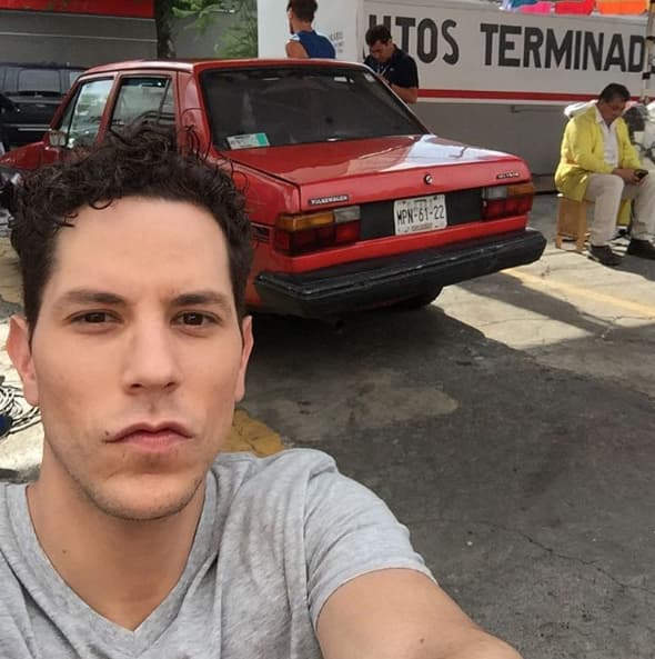 “Cristian Leal” es un chico que nunca destacó en la escuela, ni por sus habilidades sociales, ni le interesó nunca nada.