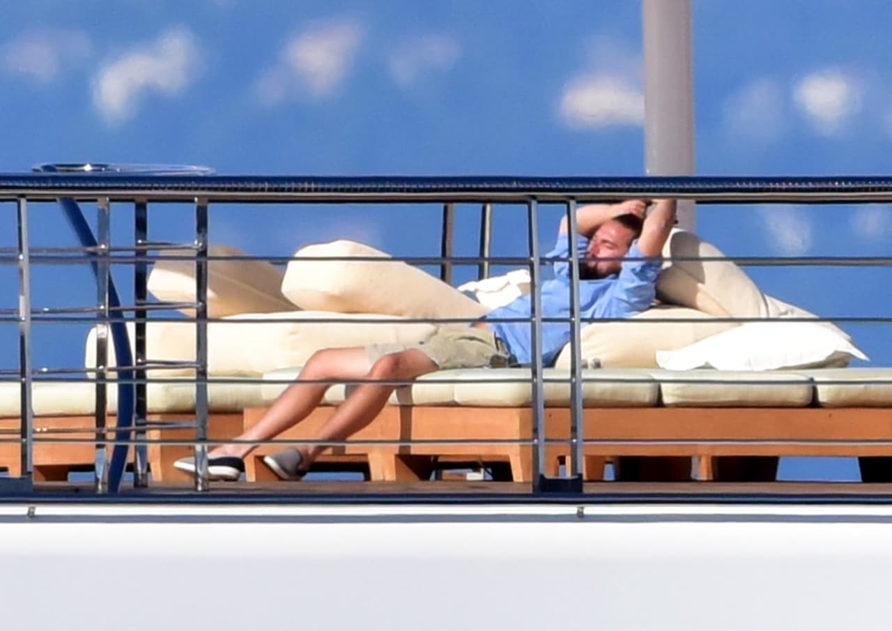 ¡Pobre Leo! Tal vez le llegó la hora de sentar cabeza.