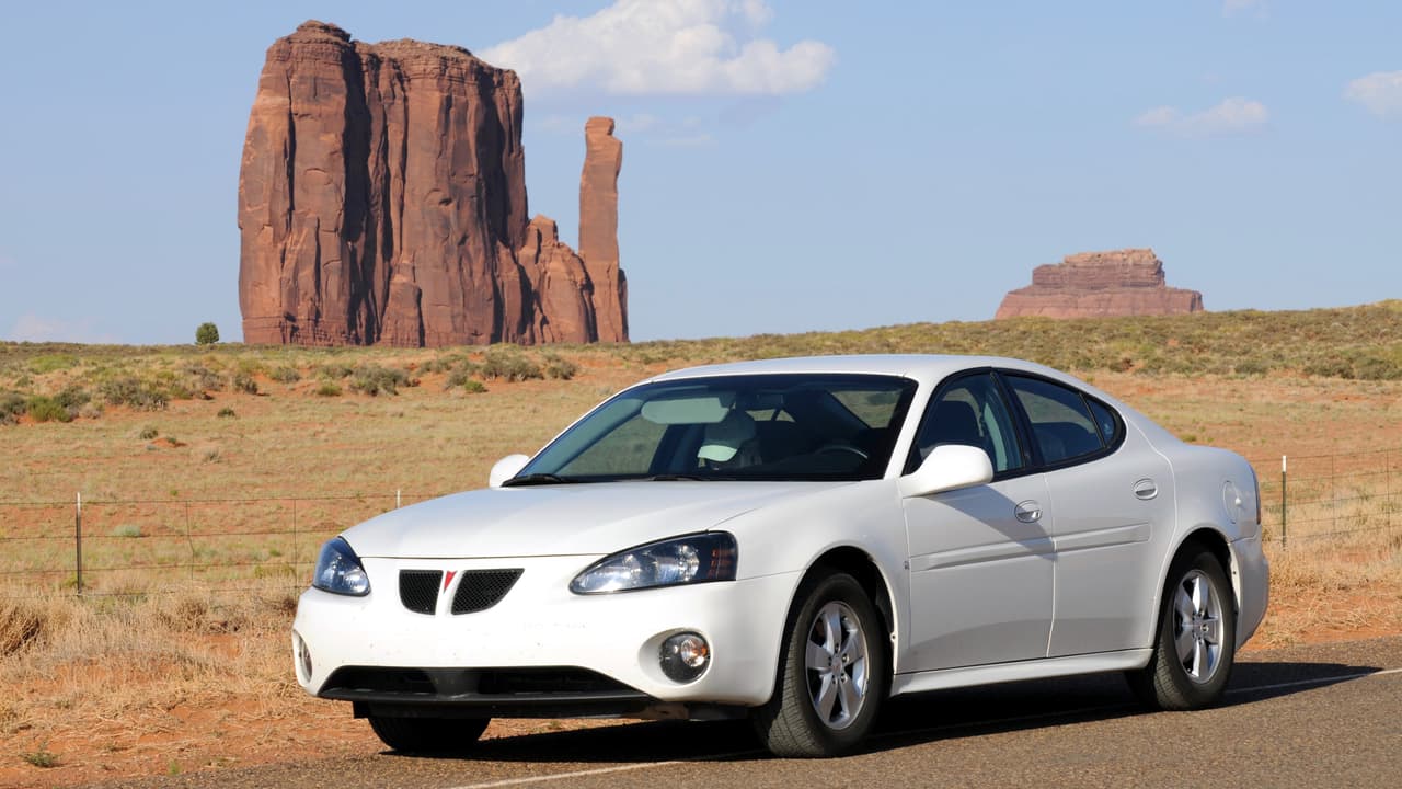 <h3 class="cms-H3-H3">23. Pontiac</h3>
<br>
<b>Costo promedio por 10 años de mantenimiento: 11,800 dólares</b>
<br>Es dificil entender como alguien compraría un Pontiac usado, que no sea un vehículo de colección, después de todo al momento de su desaparición en 2010 esta marca producía varios de los modelos más visualmente ofensivos disponibles en el mercado estadounidense.