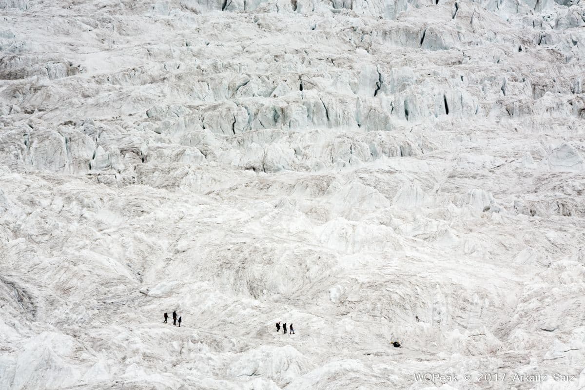 Una imagen del descenso de los alpinistas del Gasherbrum II.