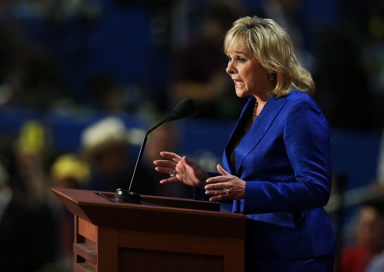 La gobernadora de Oklahoma veta una ley que buscaba criminalizar el aborto