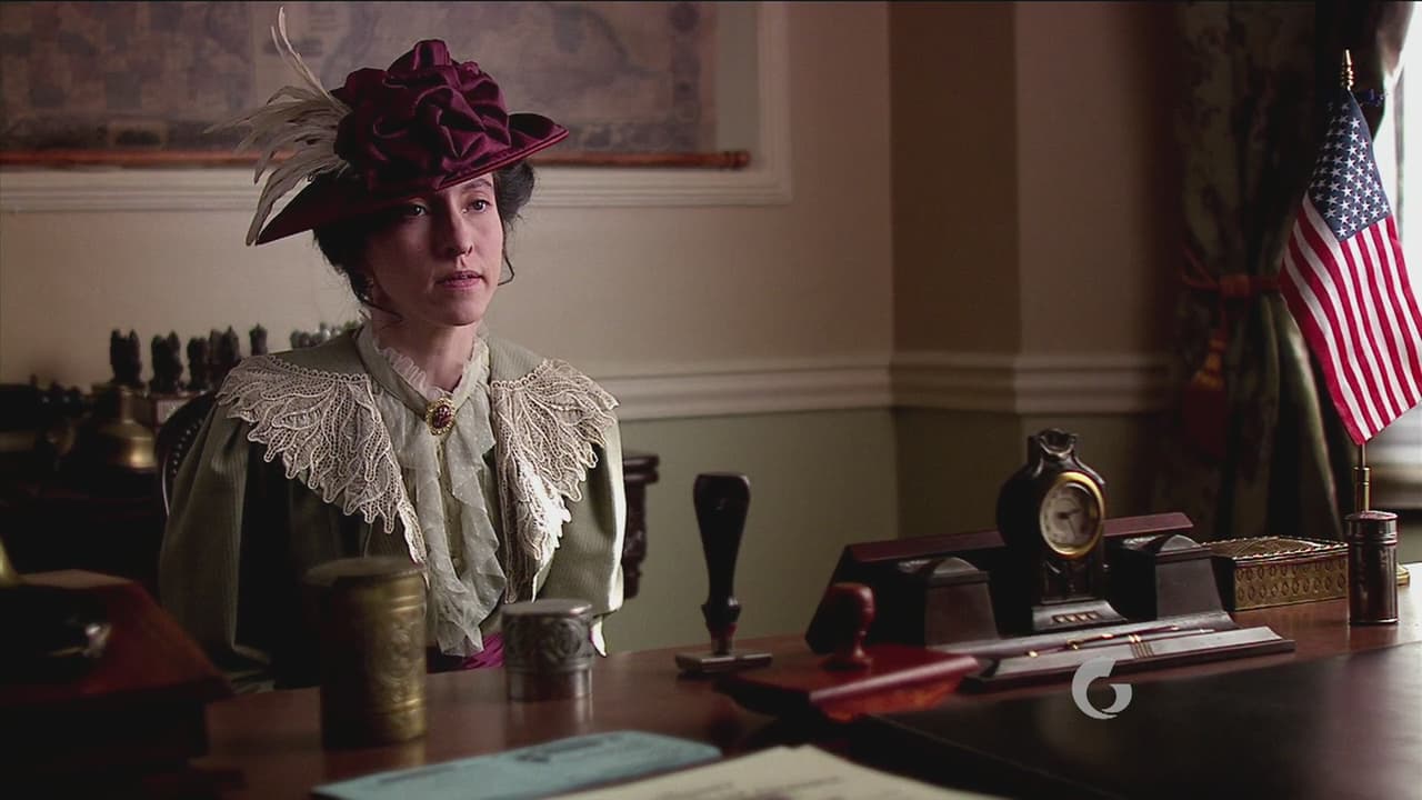 Por su parte, Sara, la esposa de Madero, visita a Henry Lane para pedirle que use su influencia para salvar la vida de su Madero y de Pino Suárez.