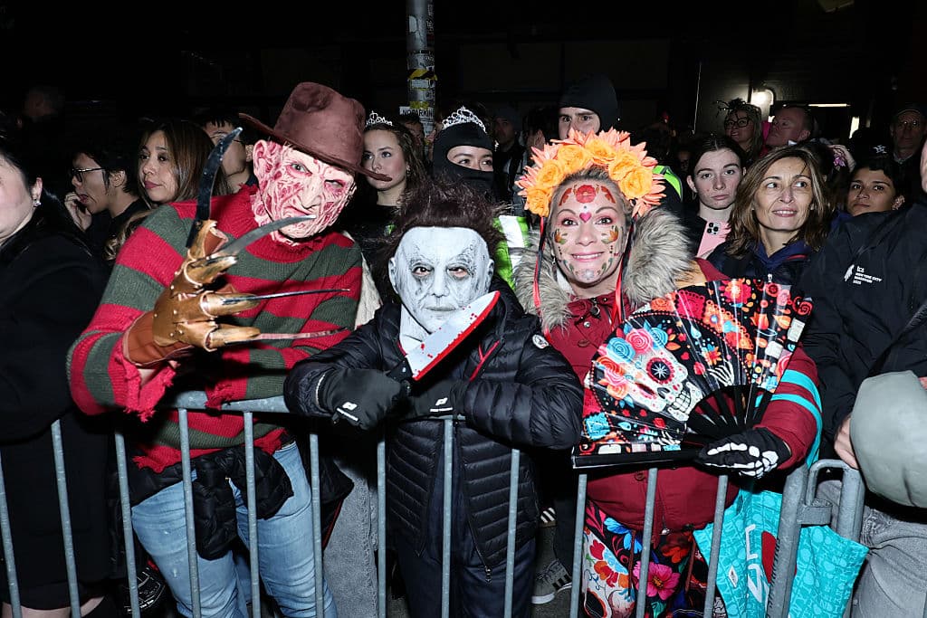 Fuera del desfile, Manhattan registró eventos en rooftops como "Nightmare on 35th Street" en Monarch Rooftop en Herald Square, que inició a las 9:00 p.m., así como fiestas en clubes de SoHo.