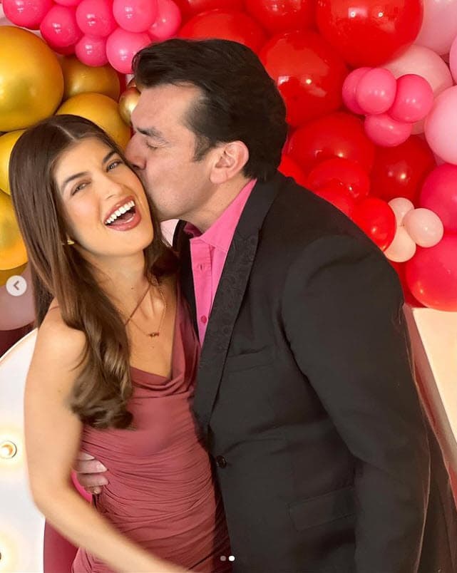 Salinas comentó la publicación de su hija mayor con un breve mensaje, pues al parecer, la modelo y maquillista lo visitó en México.
<br>