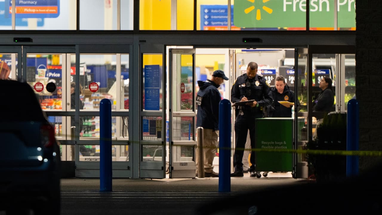 El tiroteo ocurrió dentro de las instalaciones de la tienda. El sospechoso y las víctimas eran empleados del establecimiento.