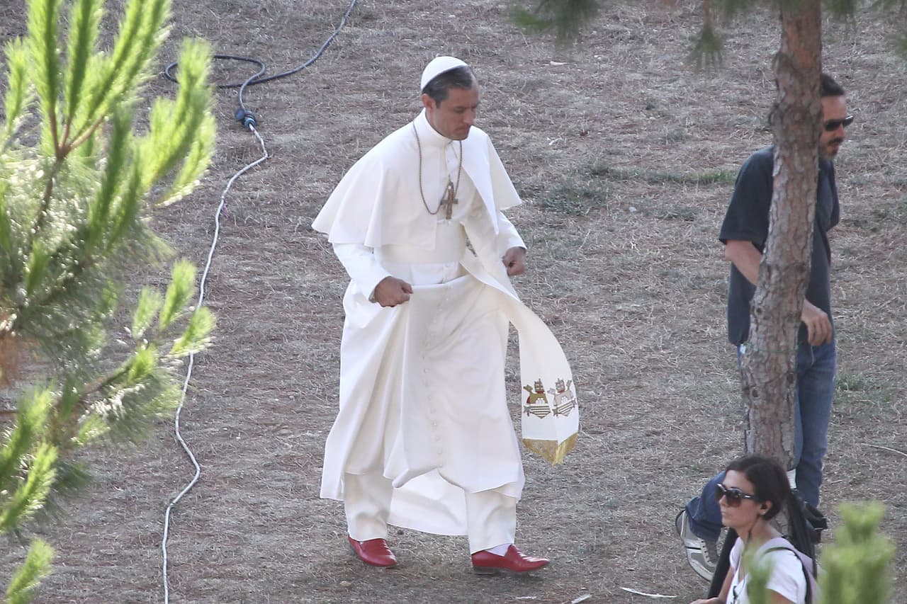 Law se mostró muy a gusto en las grabaciones de la mini serie.