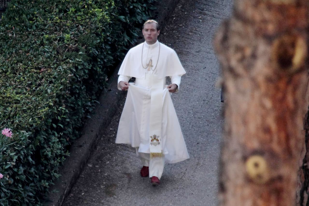 El actor por momentos daba un paseo para relajarse un poco.
