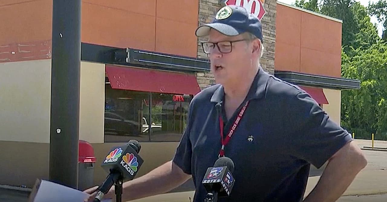 Hurst ha asegurado que la comunidad está colaborando con los agentes con comida y refrescos algo que dijo que no era necesario pero lo agradecían. Además, insiste en que están seguros de que atraparán a López.