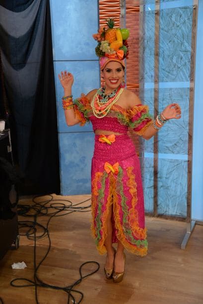 Para darle sabor a esta gran fiesta de Halloween, Andrea Chediak se vistió con un atuendo muy exótico, al estilo de Carmen Miranda.